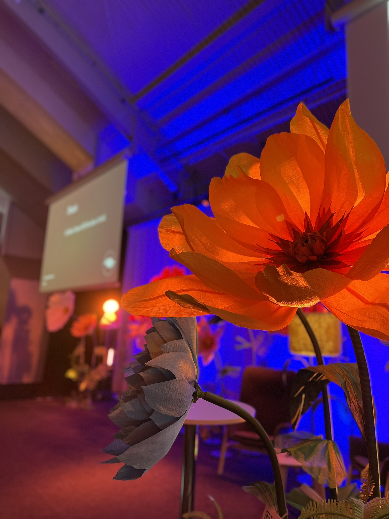 blommor som scendekor
