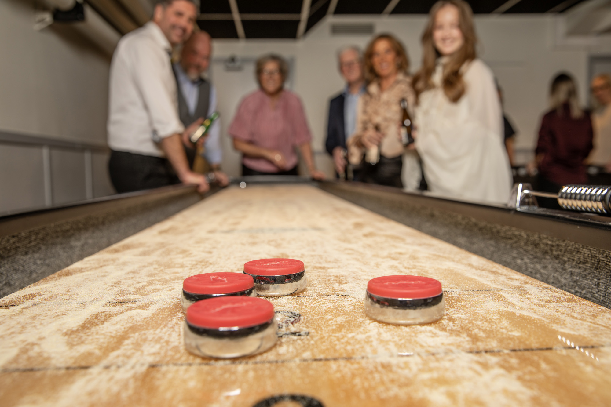 Shuffleboardspel i Runö Möten & Events spelrum